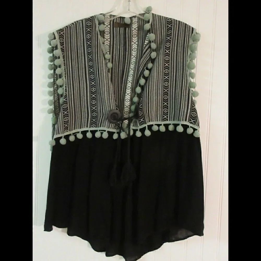 Treska vest with pompon trim OSFM